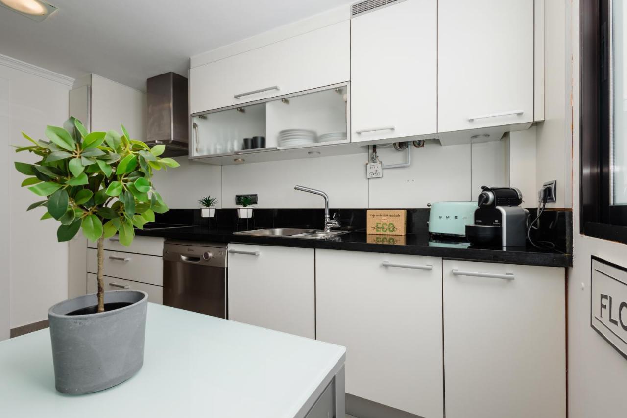 In The Historic Center Of Malaga, Very Close To The Beach And The Ave Train Station, With Private Parking Málaga Exterior foto