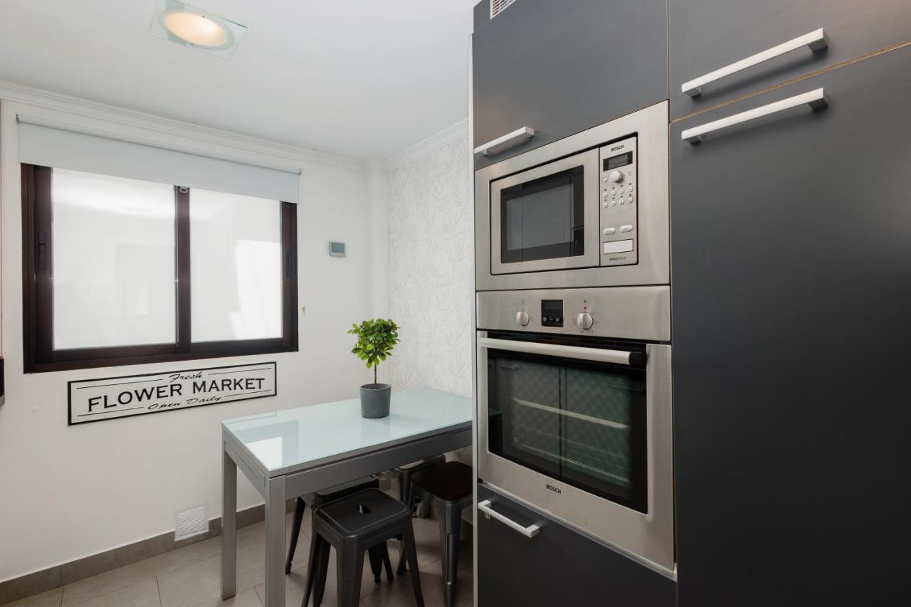 In The Historic Center Of Malaga, Very Close To The Beach And The Ave Train Station, With Private Parking Málaga Exterior foto